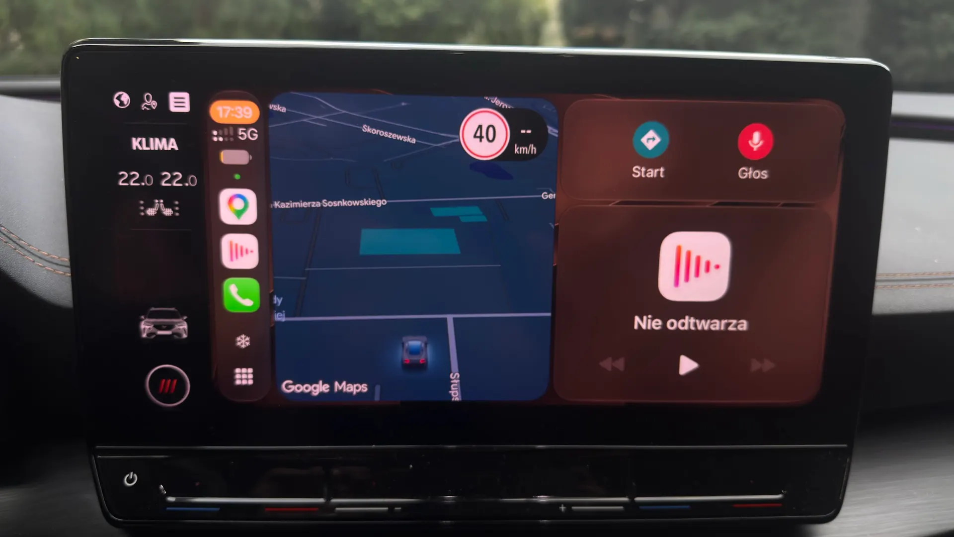 Wireless Apple CarPlay na fabrycznym ekranie multimediów